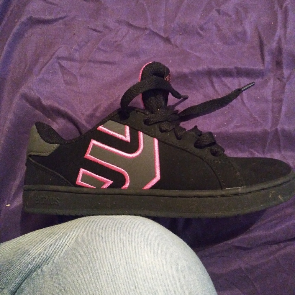 Sneakers - Picture 4 of 4